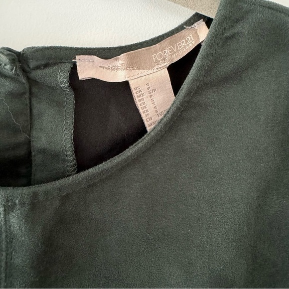 Forever 21 green satin cropped shirt - Picture 3 of 4